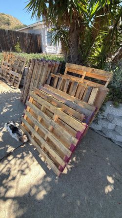 Free wood pallets