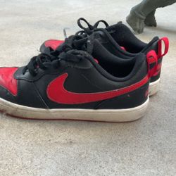 Red and black NIKE Shoes👟