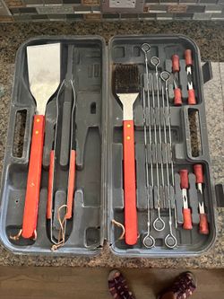 Grilling Kit with Spatula / Grill Tongs / Skewers / Grill Brush / Corn on Cob Holders / Hard Case