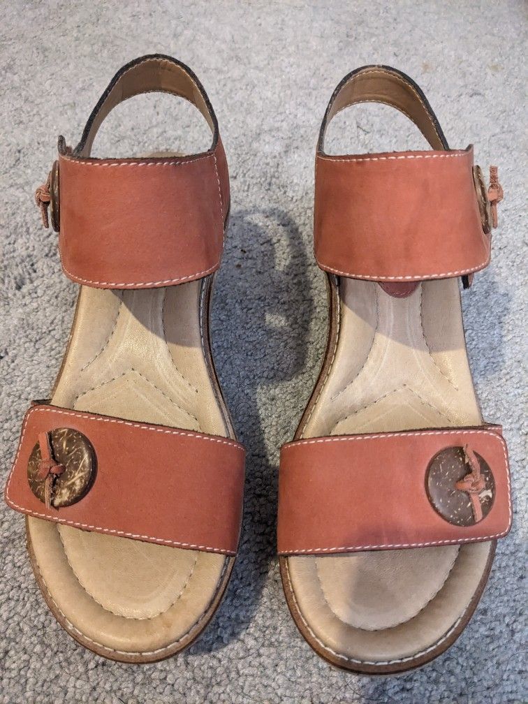 Earth "Fauna" Wedge Heel Sandals - Size 8B