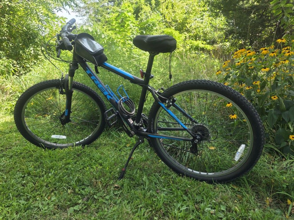 Trek 820 Mountain Bike