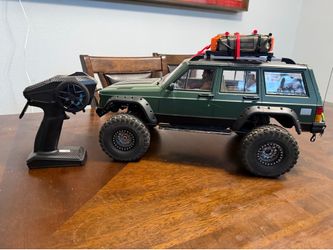 Yikong YK41011 with custom Cherokee XJ hardbody