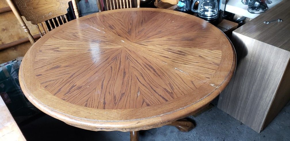 Kitchen Table With 4 Chairs Some Surface  Chipping On Top Center  But Good Condition