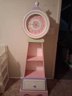 Beautiful nursery/bedroom clock for girls