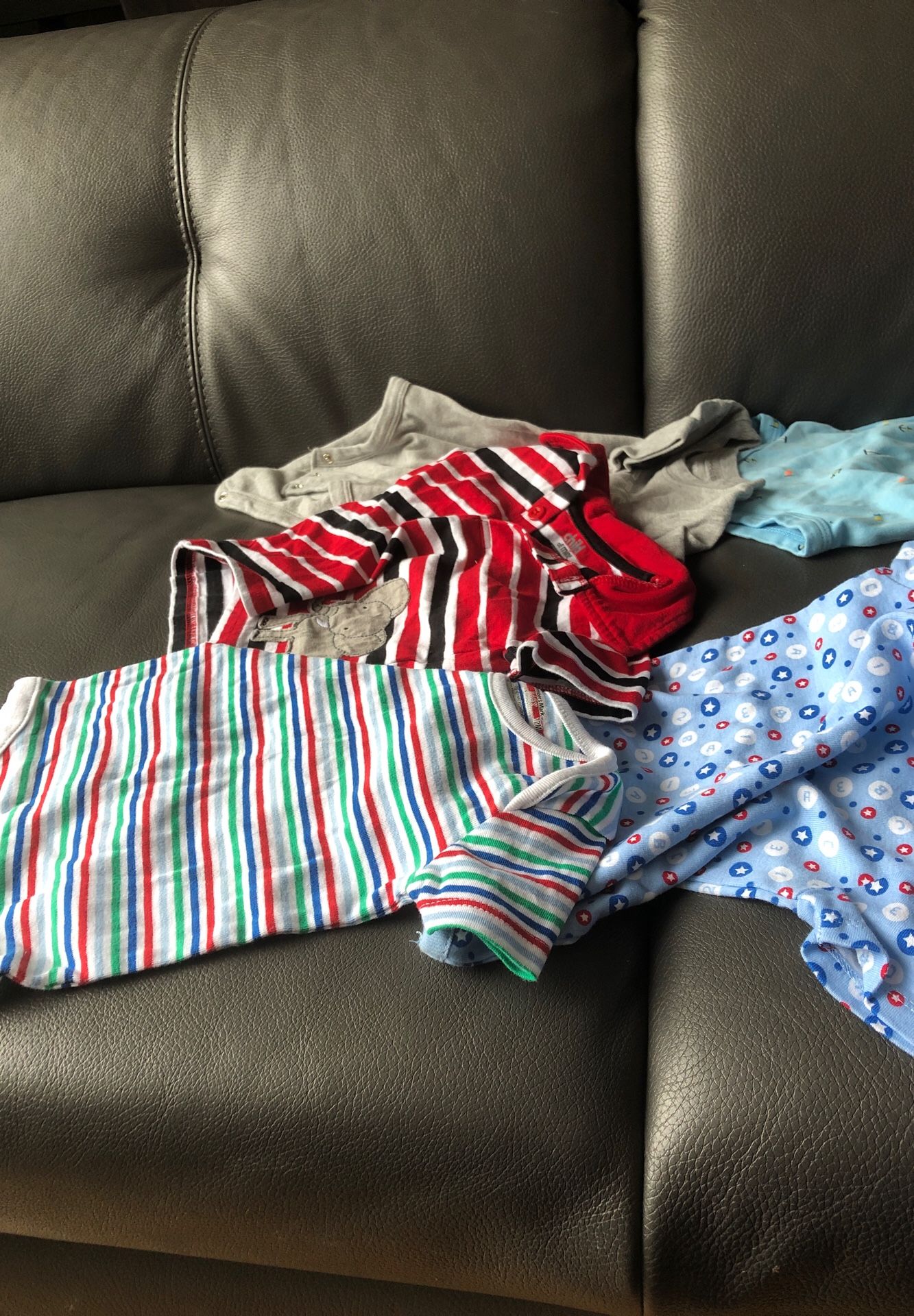 20 pieces of 12 month baby boy clothes