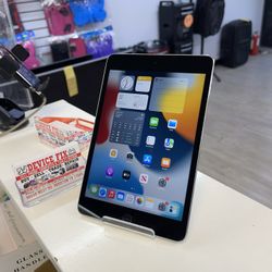 apple ipad mini 4 , unlokced ready to use , it comes with chager 