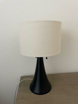 Table lamp 25” tall - like new