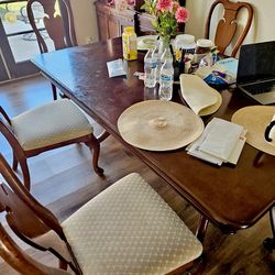 Dinning table and china cabinet, soild wood ❤️