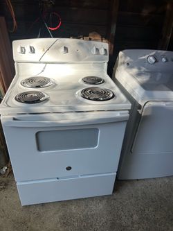 GE 30 in. 5 cu. ft. Electric Range with Coil Burners - White