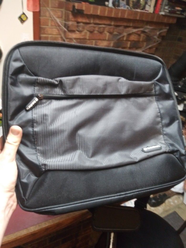 Lap Top Case. Lots Of Space. Like New