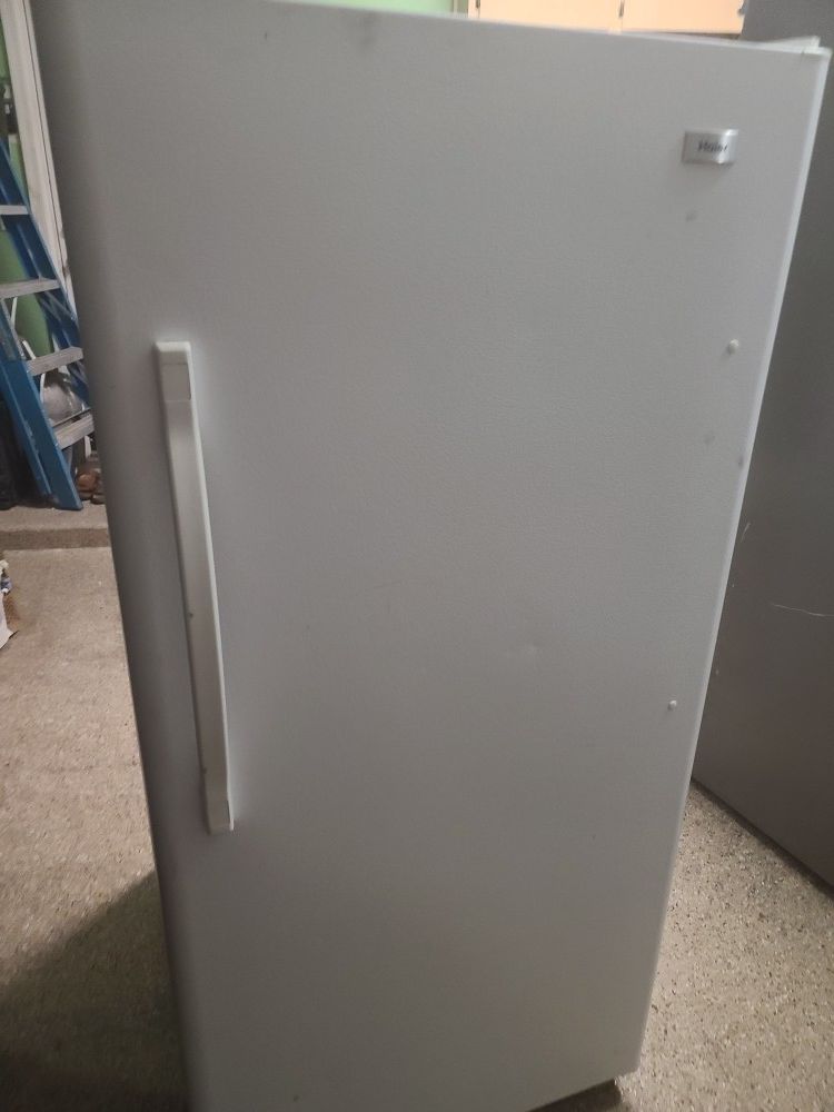 HAIER 14 cubic feet white stand up freezer