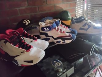 3 Nike Jordans