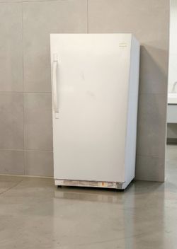 FREEZER 110V LIKE NEW