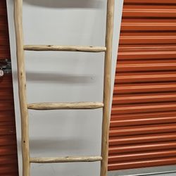 Adorno for Indian wooden patio. 