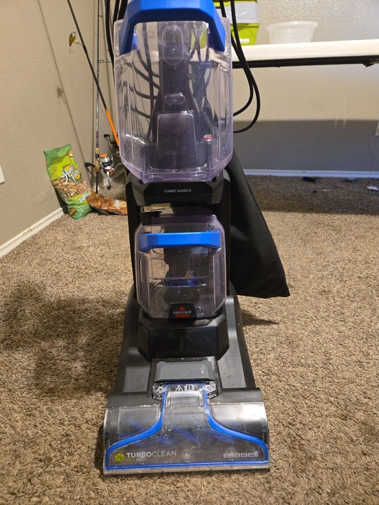 BISSELL TURBO CLEAN.
CARPET SHAMPOOER ONLY USED ONCE.
COMES WITH TWO BOTTLES