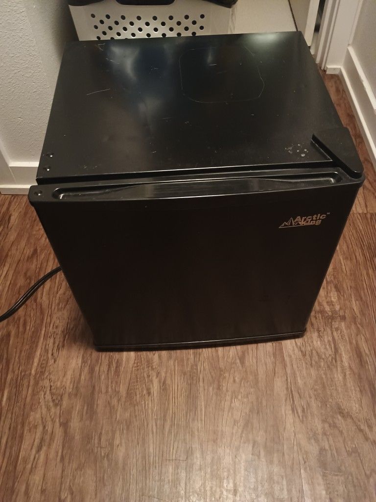 Arctic King Mini Refrigerator