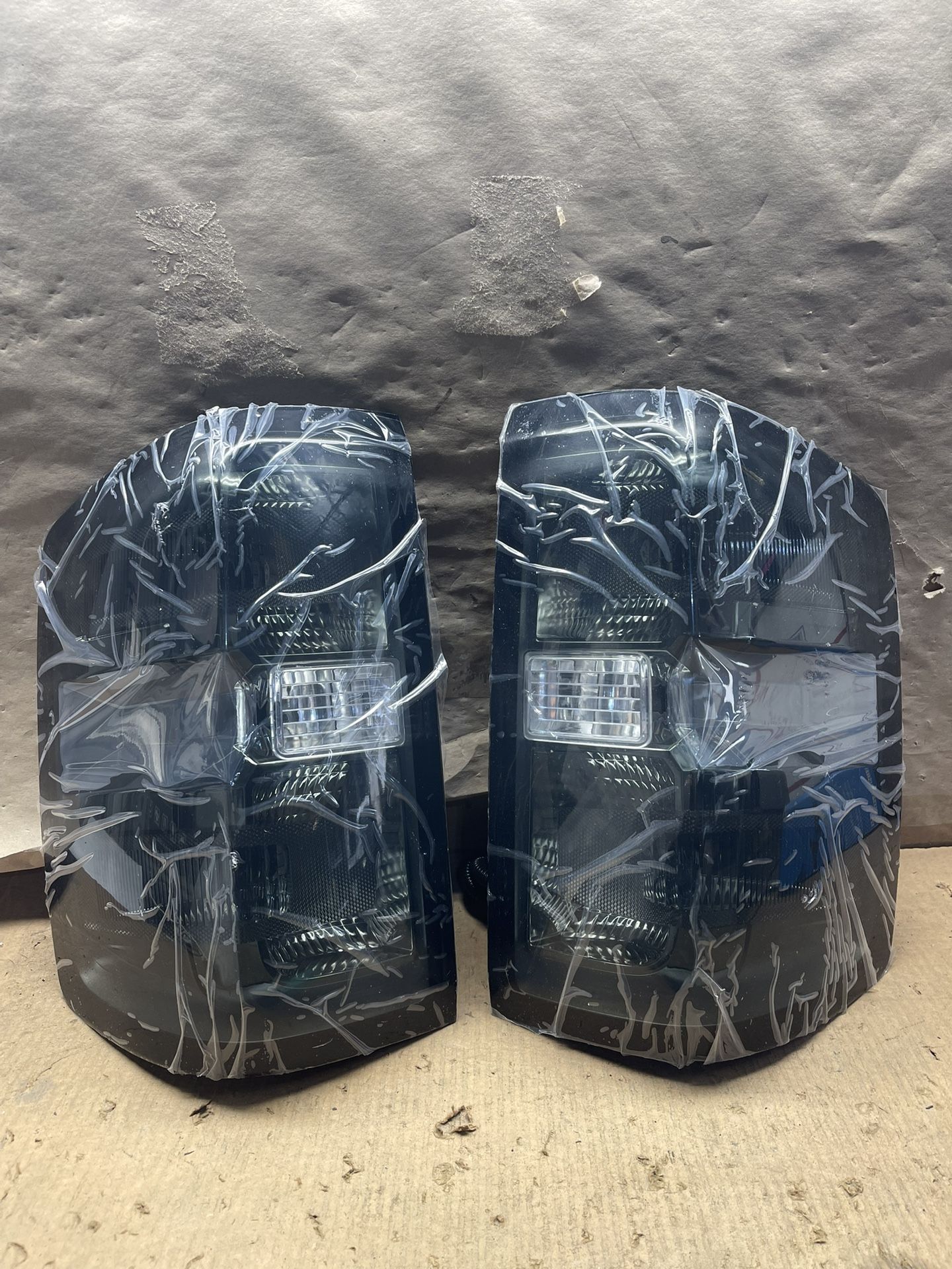 #OT90 2014-2019 CHEVY SILVERADO SMOKED HALOGEN TAIL LIGHT PAIR