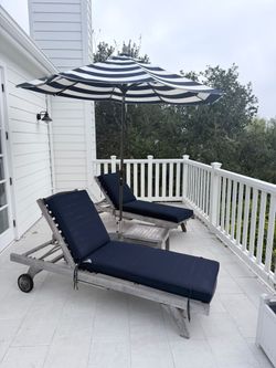 Set of 4 Outdoor Lounge Chairs with Patio Umbrella & Base
