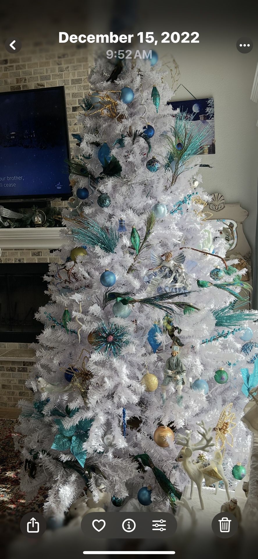 White 8 Feet Christmas Tree
