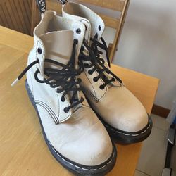 Dr. Martins Size 8