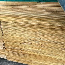 Free 1/2 inch plywood 2’x4’