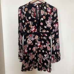 Forever 21 floral bell sleeve eyelet panel mini dress