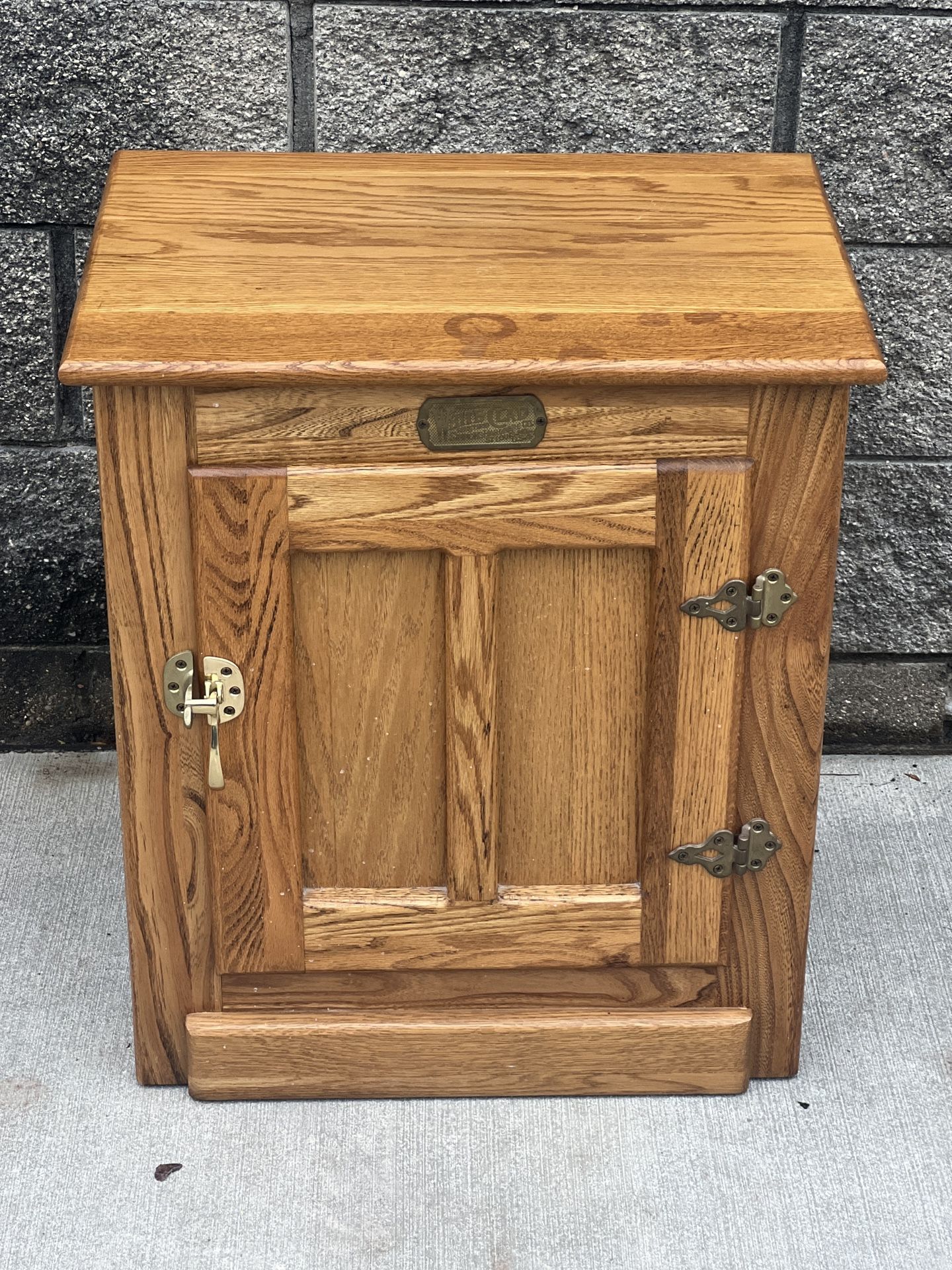 White Clad end table/nightstand 