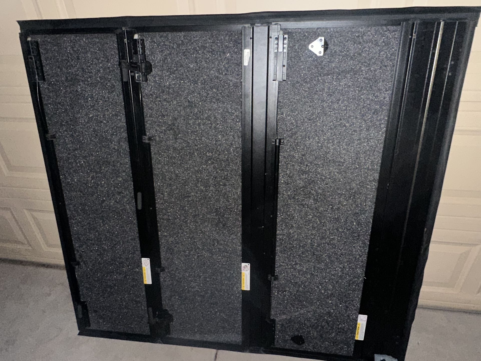 Toyota Tacoma bed cover by Ultra flex 2023