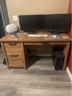 Computer desk