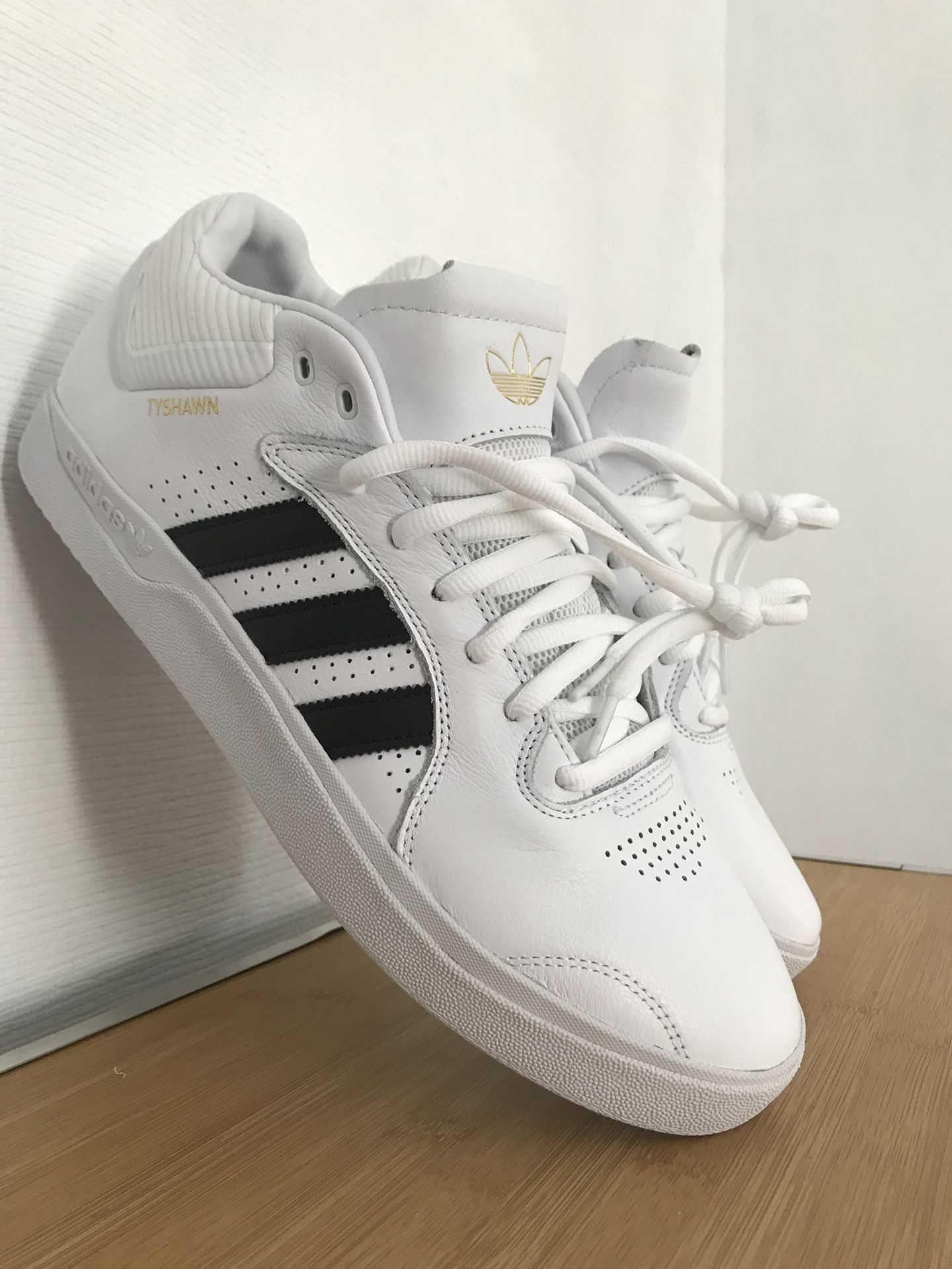 adidas sneakers shoes Tyshawn Mid White Black  US13 new original super quality