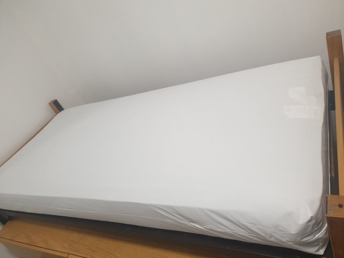 COMPLETE TWIN BED SET WITH BOTTOM DRESSER, BED AND FRAME (HOME4)