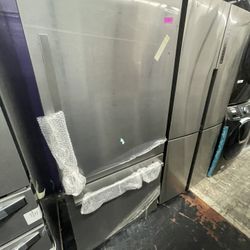 Hisense Bottom Freezer In Stainless Steel New Open Box Counter Depth 