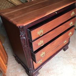 Beautiful Mahogany Dresser