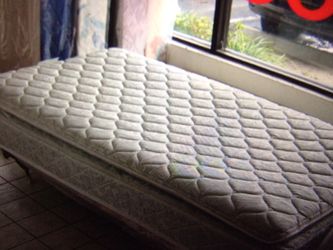 Twin mattress and box spring set at 75