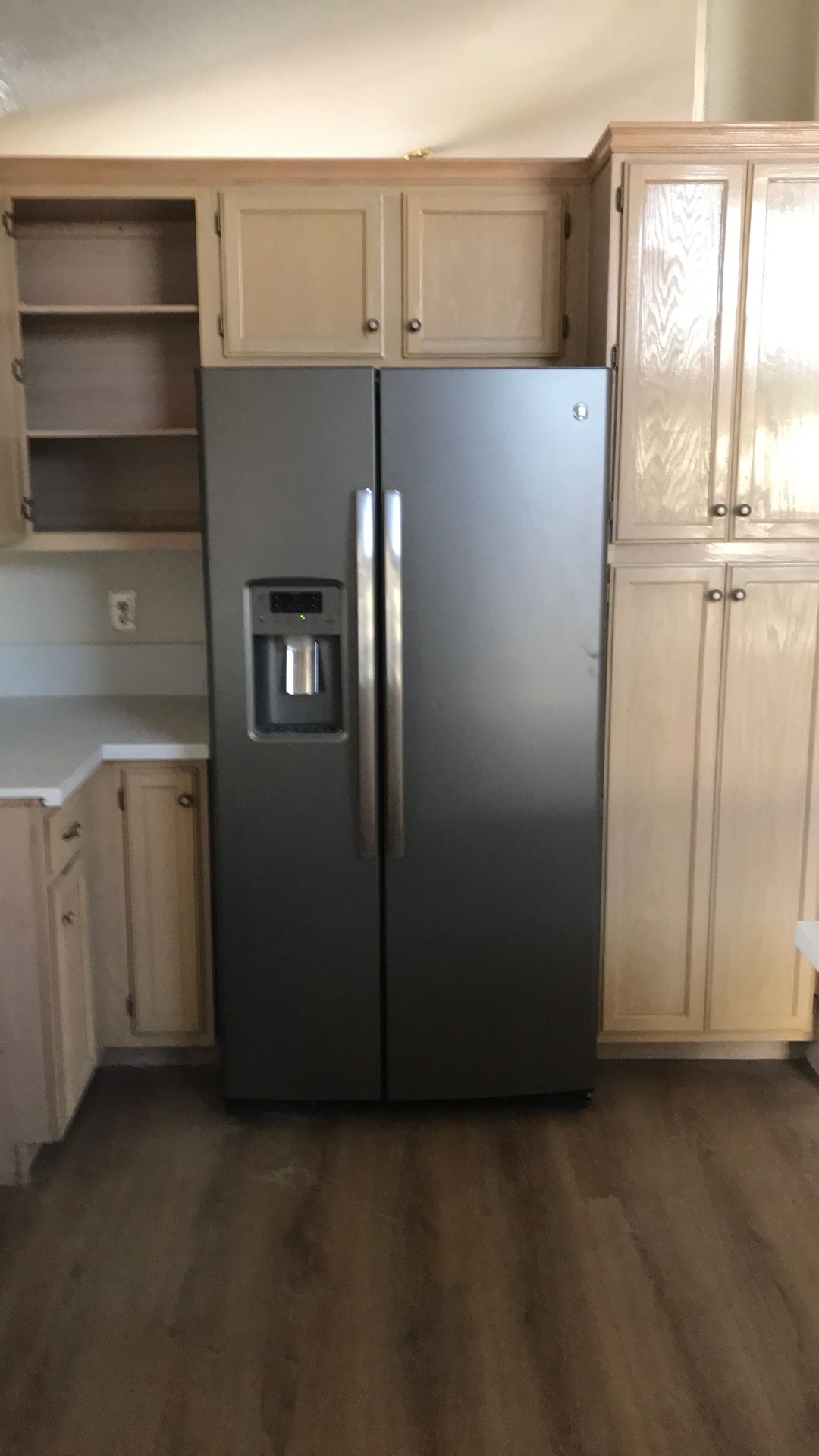 GE Side By side Fridge /freezer Like New Works Great