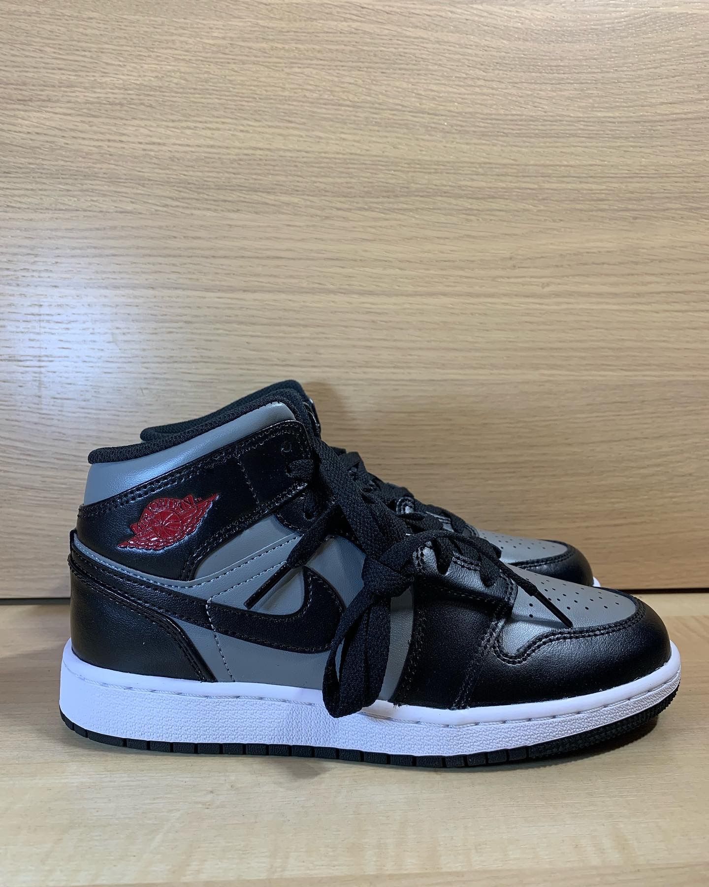 Jordan 1 Mid “Shadow Red”