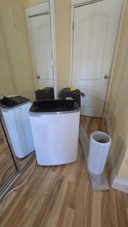 Portable air conditioner by Frigidaire model FFPA0822U10. 8000 BTU in excellent working condition