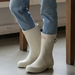 NEW Hunter women’s  Boots Sz 7  white original  short rain boots NWOB