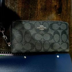 Coach Long Wallet Wristlet 