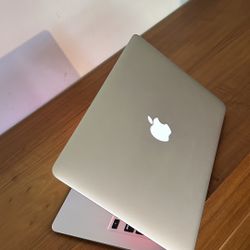 Apple MacBook Air 13” I5/8GB/256GB SSD $200