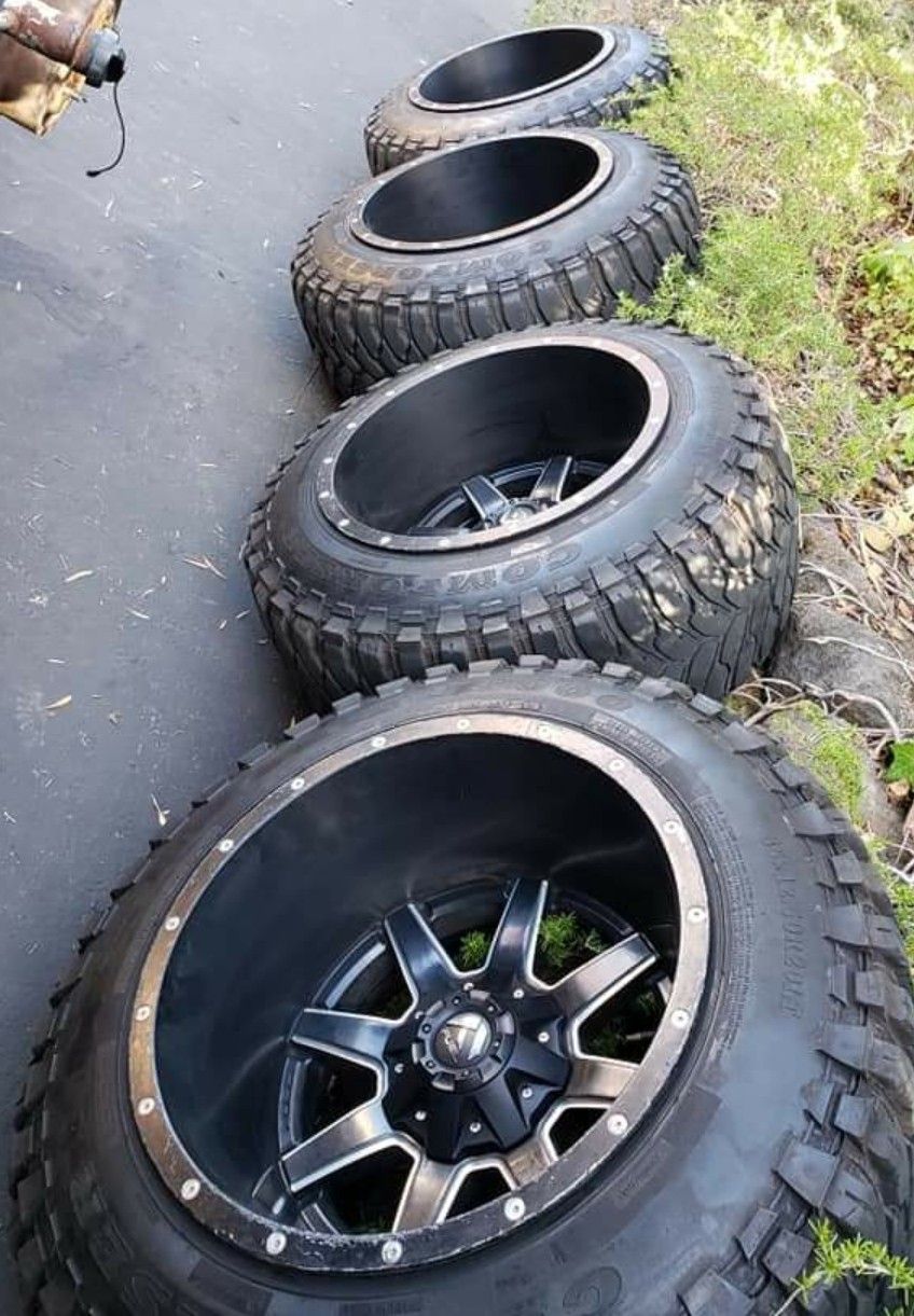 20 inches Fuel maverick 35x14x20 5 lugs