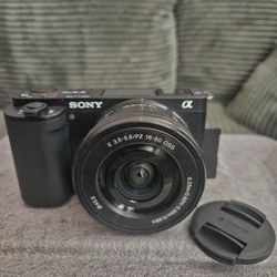 Sony Alpha ZV-E10 (Like New) with Sigma Lens & Battery
