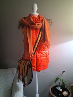 Rue 21vest W/ Fur Hood Detachable  Sz Sm