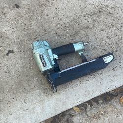 Metabo Pistola Grampas 15/16”