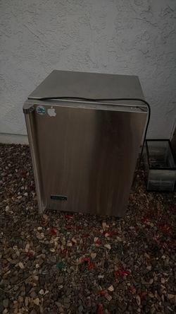 Mini fridge