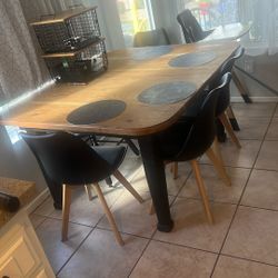 Dinning Table With 4 Chairs 