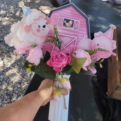 Farm Animal Plastic Flower Base With Flowers