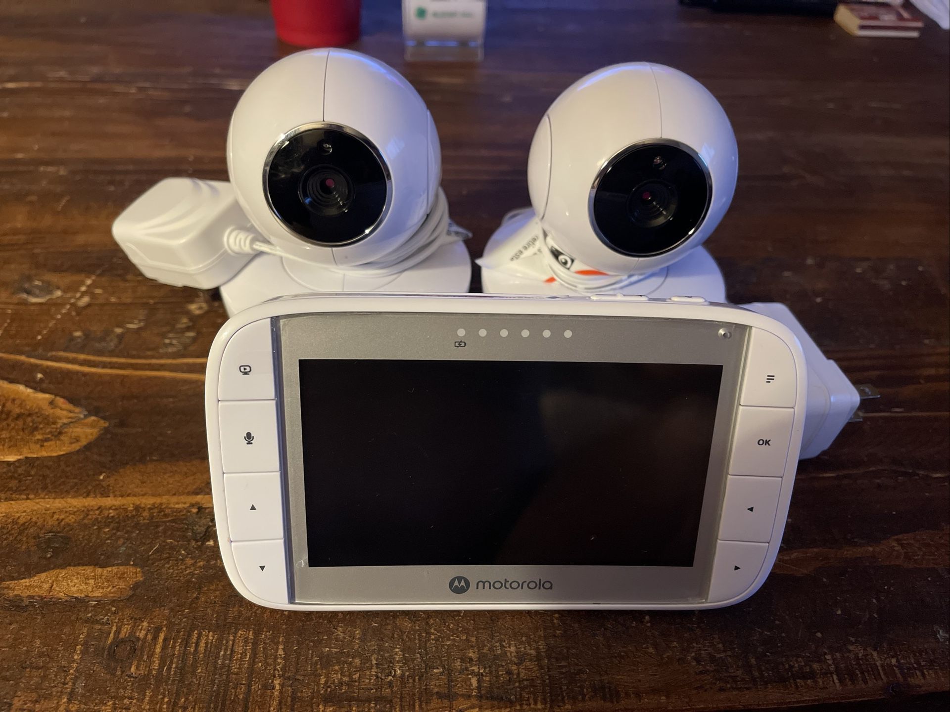 Motorola VM36XL-2 5" Portable Baby Monitor w/2 Cameras 1T06130#3 Open Box