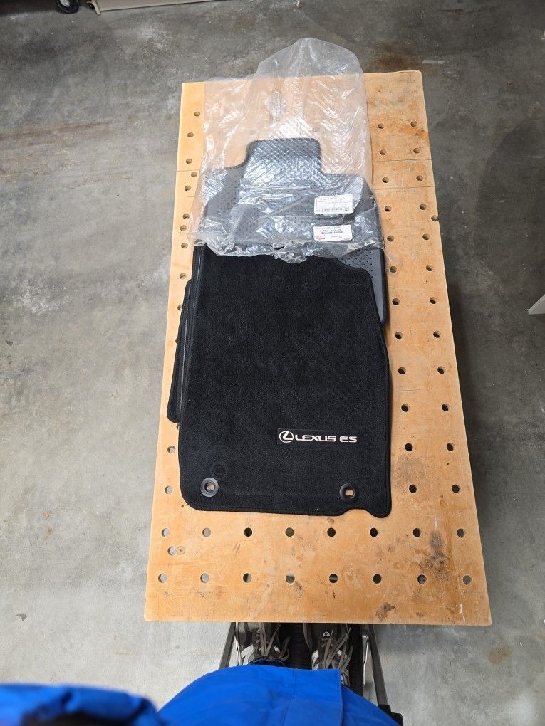 New Lexus OEM Factory Floor Mats 2013 Lexus ES350