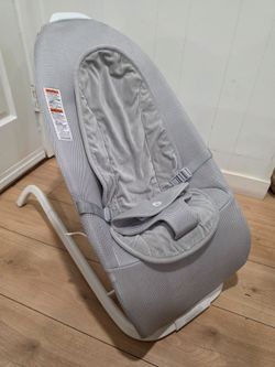 Munchkin electric automatic bouncer & rocker for infants. With soothing sounds & digital display
